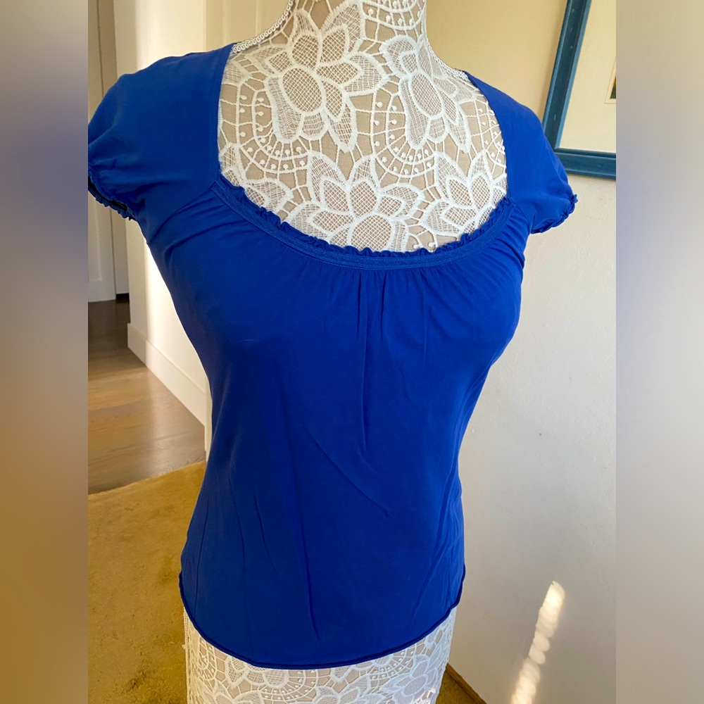 Blue t-shirt. Light-weight, low round neckline. Size S